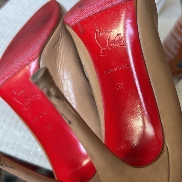 Nude Pumps  needs re painting beautiful shoes leather this shoes are original